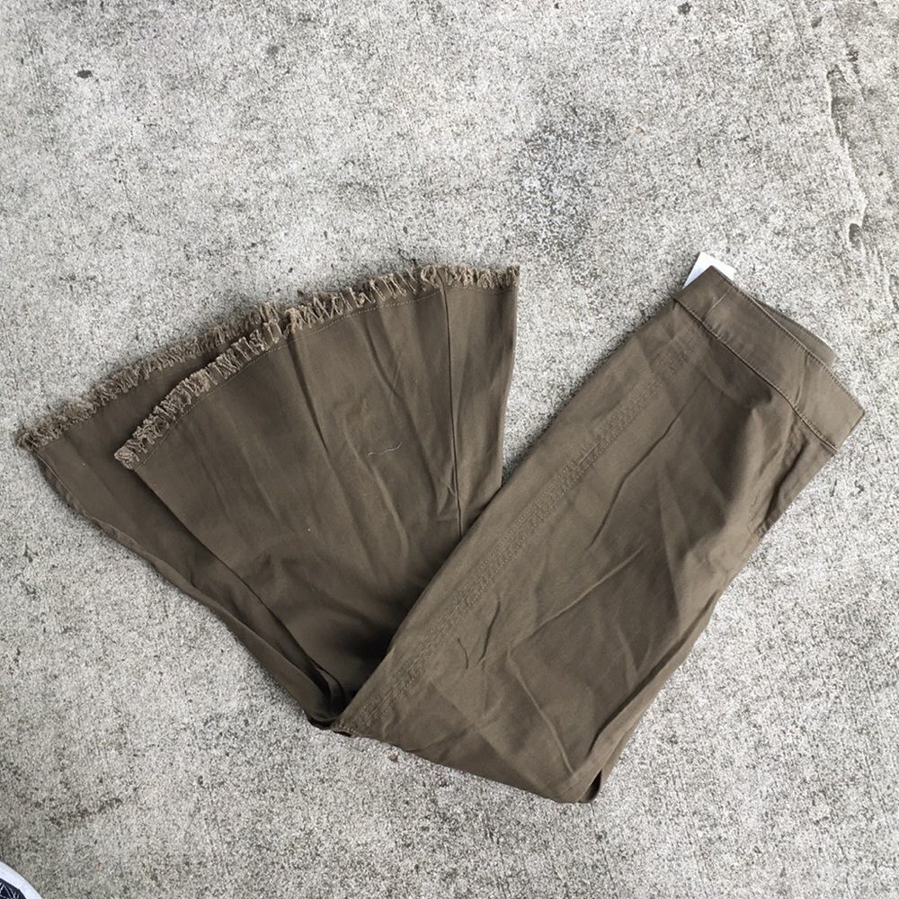 NWT Ana Jakobs flare frayed pants. Sz 2